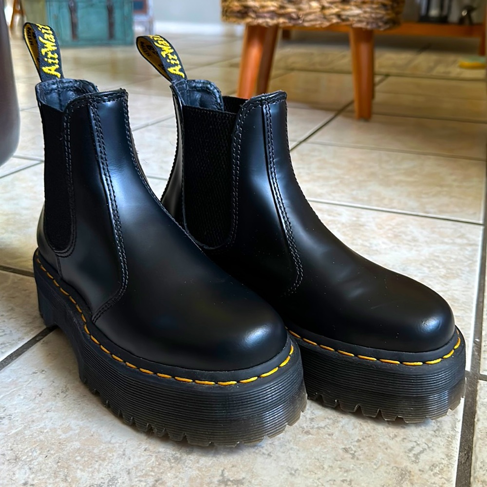 Dr. Martens Chelsea Platform boots